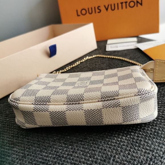 $6️⃣7️⃣5️⃣Louis Vuitton Mini Pochette Damier Azure - Picture 3 of 7